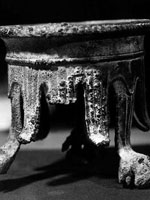 Pompeiian trivet, shaped like a round table
